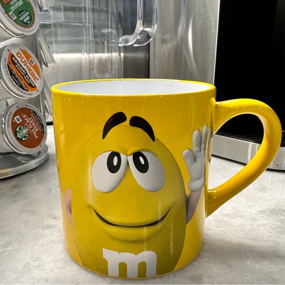 M&M's Yellow Coffee Tea 16 Oz Mug- "Inside Everyone There's A Little Nut" NWOT - Picture 9 of 9